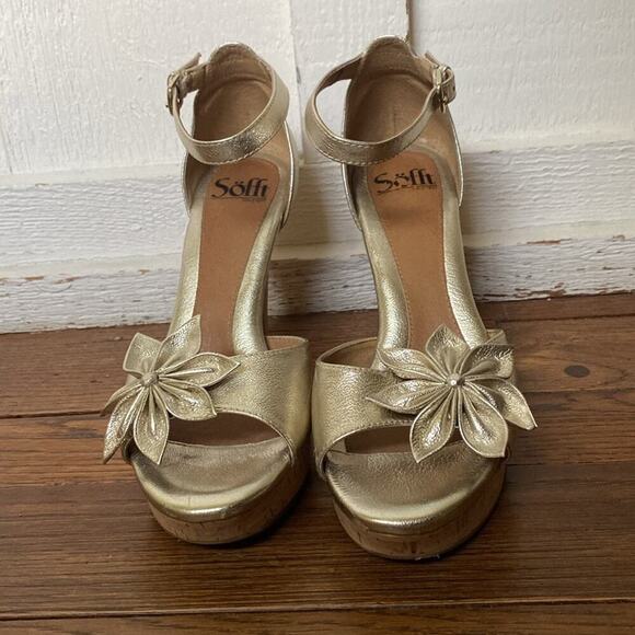 Sofft Women’s St.‎ Germain metallic gold floral Strappy platform heel sandals - Picture 3 of 9